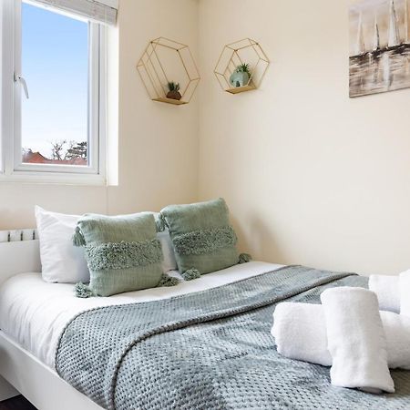 איילוורת' Twickenham Homes מראה חיצוני תמונה
