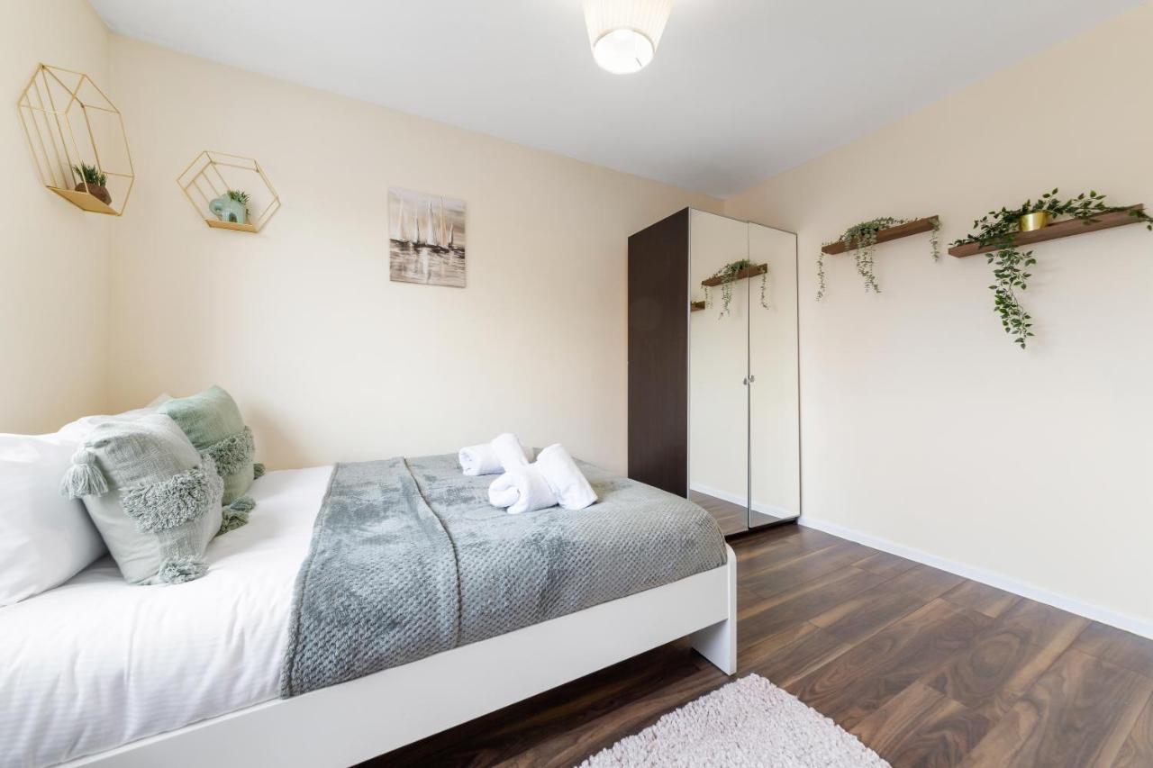 איילוורת' Twickenham Homes מראה חיצוני תמונה