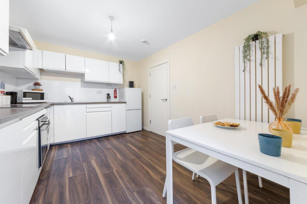 איילוורת' Twickenham Homes מראה חיצוני תמונה